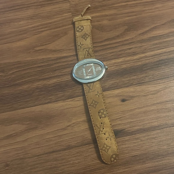 VTG 90’s Louis Vuitton Watch - Picture 3 of 10